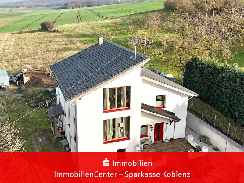 Neuwertiges Einfamilienhaus mit Einliegerwohnung – Split-Level-Architektur inklusive Weitblick
